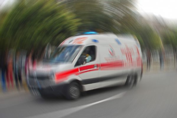 Kavgayı ayırmayı çalışırken kalp krizi geçirdi