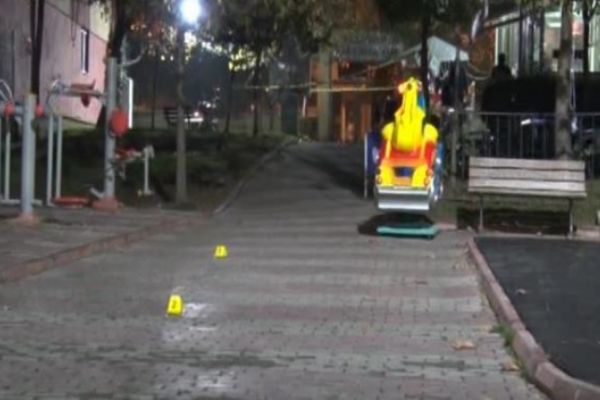 Bağcılar'da silahlı saldırı: 3 kişi yaralandı