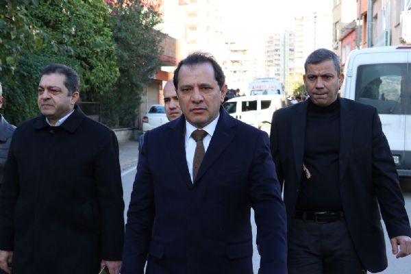 Rehine krizinde bir polis memuru yaralandı