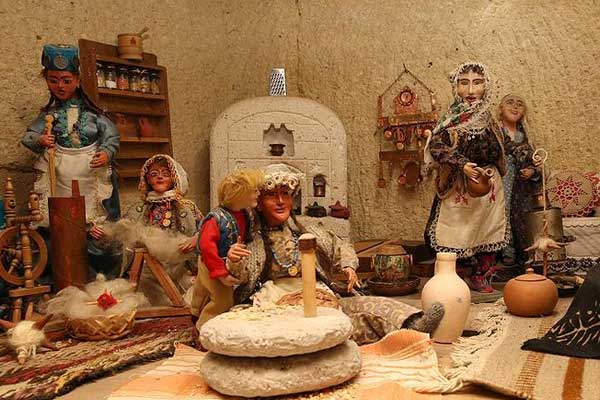 Oyuncak bebek müzesi tarihe ışık tutuyor