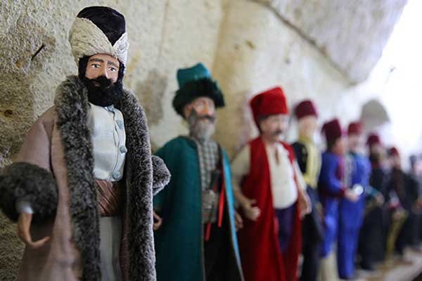 Oyuncak bebek müzesi tarihe ışık tutuyor