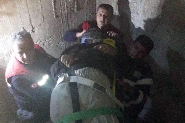 Adana'da inşaatı geziyordu asansör boşluğuna düştü