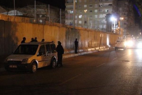 Diyarbakır’da cezaevine saldırı
