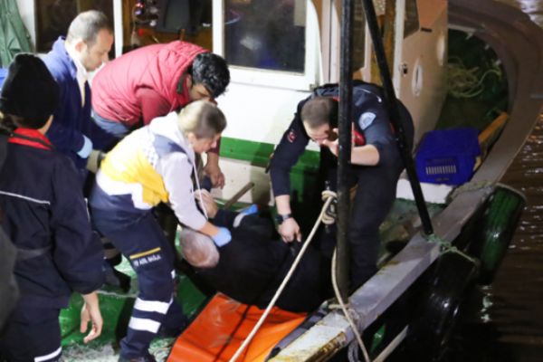 Unkapanı Köprüsü'nden denize atladı