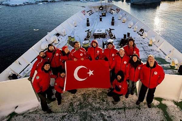 Bakan Özlü: Antarktika Üssü'ne ortak arıyoruz