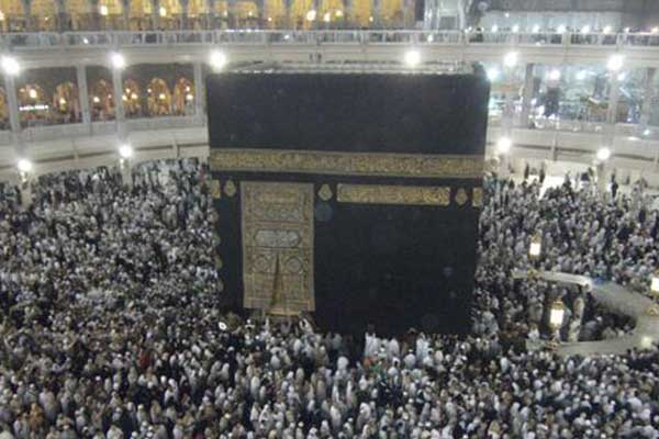 Suudi Arabistan açıkladı: Kabe'de fotoğraf çekmek yasak