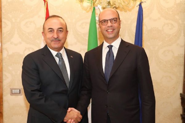 Bakan Mevlüt Çavuşoğlu Roma'da