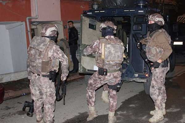İstanbul'da birçok adrese eş zamanlı operasyon