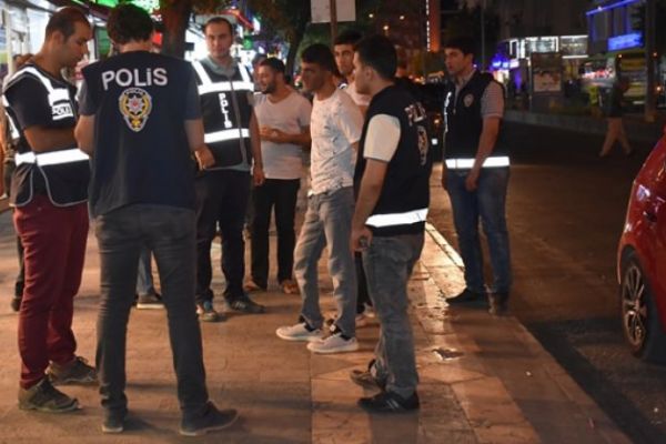 Diyarbakır'da asayiş uygulaması: 12 kişi gözaltına alındı