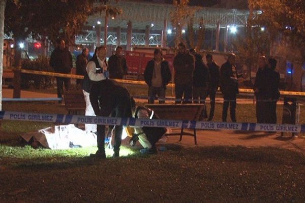 Parkta oturan bir kişi infaz edildi