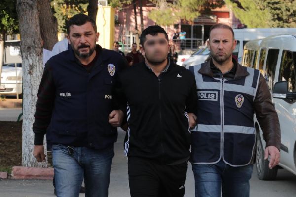 Üvey annesini 'para' için öldürtmüş