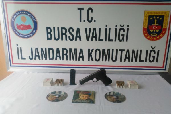 Bursa'da PKK propagandacısının evinden FETÖ dergileri çıktı