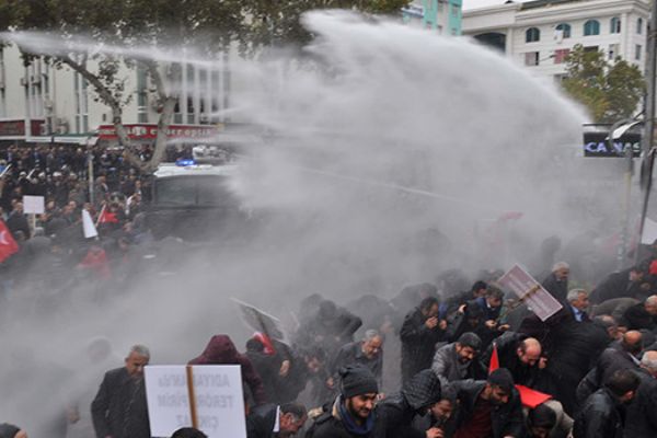 İzinsiz yürüyüşte gözaltına alınan 48 kişi serbest