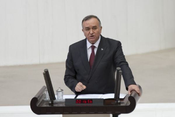 MHP'li Erkan Akçay'dan Davutoğlu ve Arınç'a eleştiri