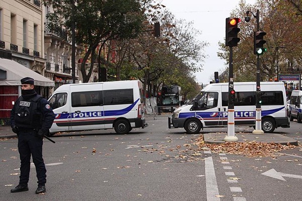 Fransa'da ırkçıların gösterisi yasaklandı