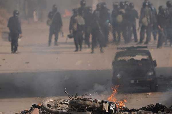 Pakistan ordusundan hükümete şartlı destek