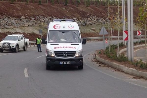 Diyarbakır'da otomobil, mola veren işçilere çarptı: 3 yaralı