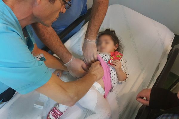 Samsun'da eşine silahla saldırdı, 2.5 yaşındaki kızını vurdu