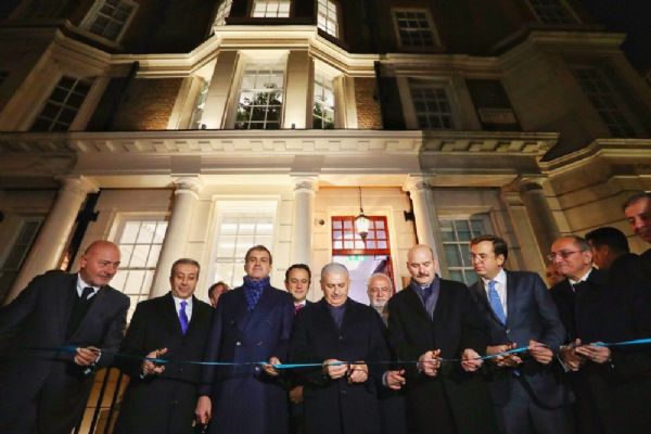 Binali Yıldırım, İngiltere'de banka açılışı yaptı