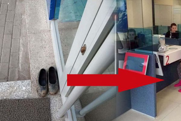 Bursa'da çamurlu kara lastiklerini çıkarıp, bankaya çoraplarıyla girdi