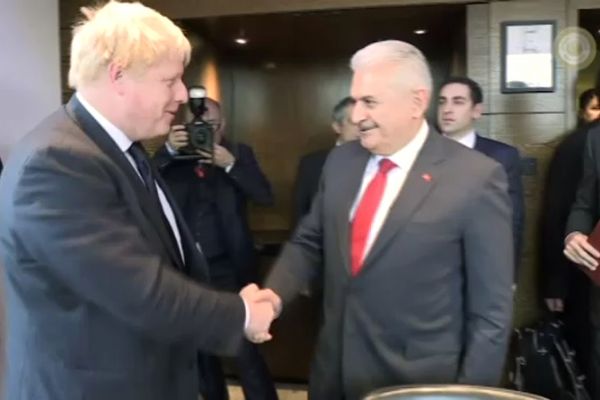 Binali Yıldırım, İngiltere Dışişleri Bakanı Johnson ile görüştü