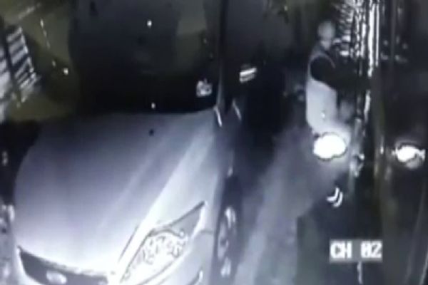 İstanbul'da hortumla özel halk otobüsünden mazot çaldı