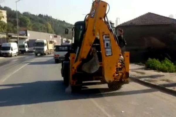Kağıthane'de Öğrencileri okula iş makinesiyle götürüldü