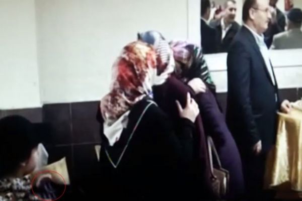 Bağcılar'da düğündeki takıları çocuğa çaldırdılar