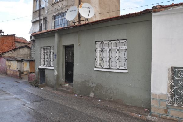 İzmir'de minik kardeşler evde ölü bulundu