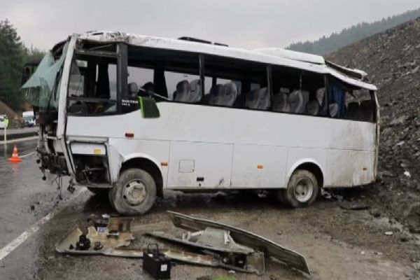 Askeri araç kaza yaptı: 15 asker yaralandı