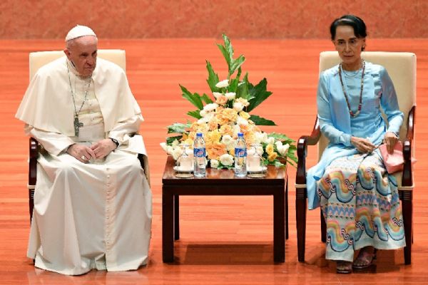 Papa Arakanlı Müslümanlara yapılan zulme değinemedi