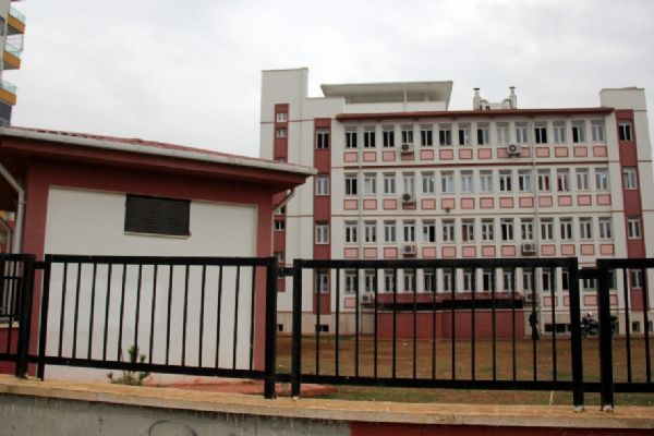 Adana'da okulda paniğe sebep olan tabanca 'oyuncak' çıktı