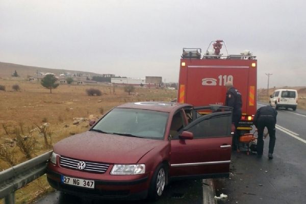 Otomobille minibüs çarpıştı: 10 kişi yaralandı