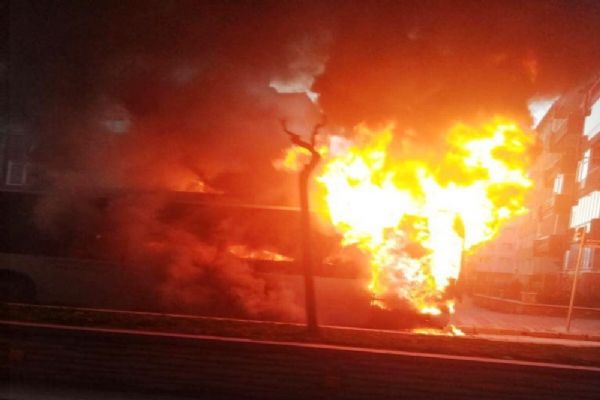 Çanakkale'de İçinde yolcular varken alev alev yandı