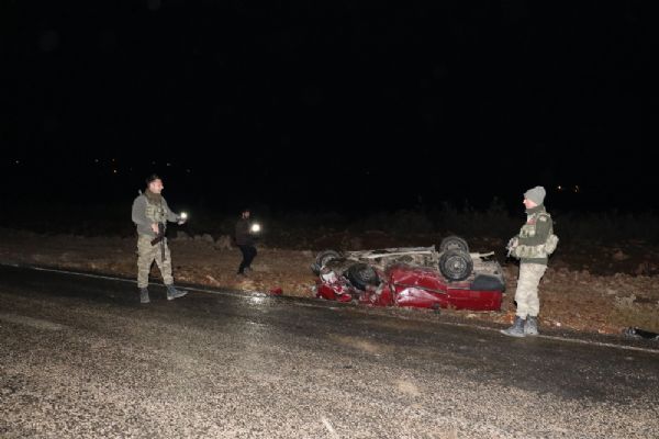Diyarbakır'da iki araç kafa kafaya çarpıştı: 1 ölü, 9 yaralı
