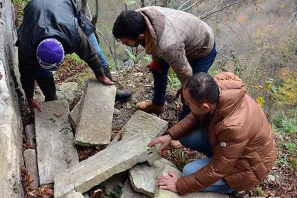 Define avcıları lahit mezarı ortaya çıkardı