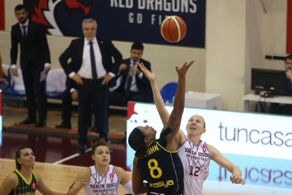 Fenerbahçe liderliği Yakın Doğu Üniversitesi'ne kaptırdı