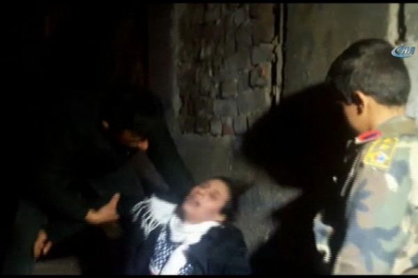 Fatih'te dumandan etkilenen anne ve oğlu ölümden döndü