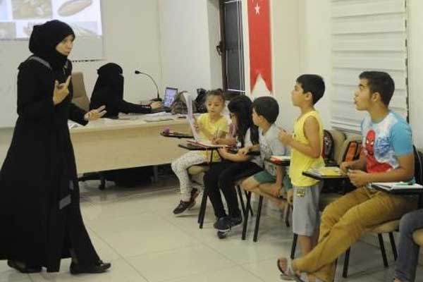 Entegrasyon için Suriyeli öğretmenler tercümanlık yapacak