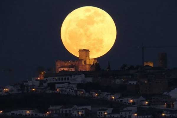 Hafta sonu gökyüzünde 'Süper Ay' gerçekleşecek