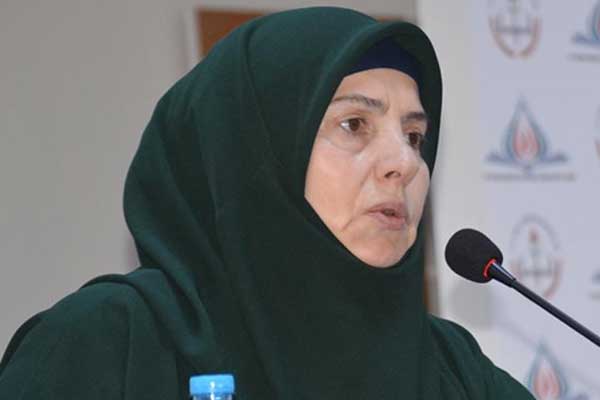 'Muhafazakar kesimin erkekleri dandik giyiniyor'