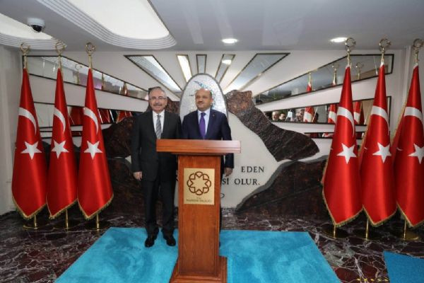 Fikri Işık: Salladığı evrakları bir an önce paylaşsın