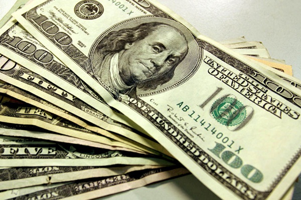 Dolar, günü TL karşısında binde 5 kayıpla kapattı