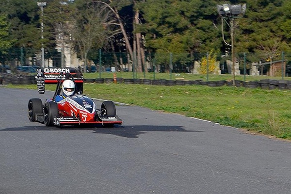Üniversitesi öğrencileri yarış aracı tasarladı