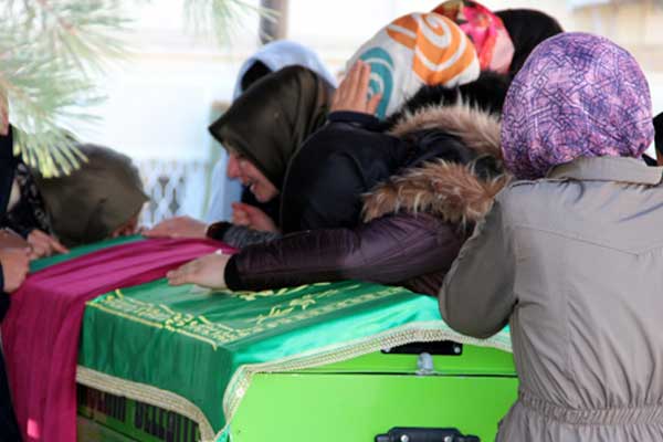 Balkondan düşen liseli kız hayatını kaybetti