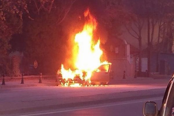 Konya’da seyir halindeki araç alev alev yandı