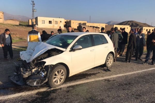 Siirt'te iki otomobil çarpıştı: 6 yaralı