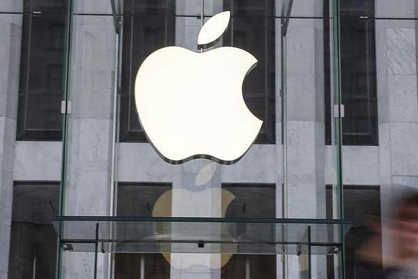 Paris'teki Apple mağazasına 'vergini öde' baskını