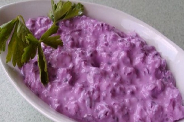 Yoğurtlu mor lahana salatası tarifi