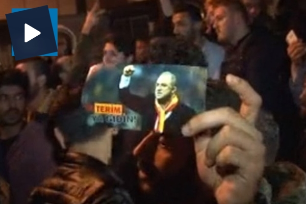 Galatasaray taraftarından tepki dolu karşılama